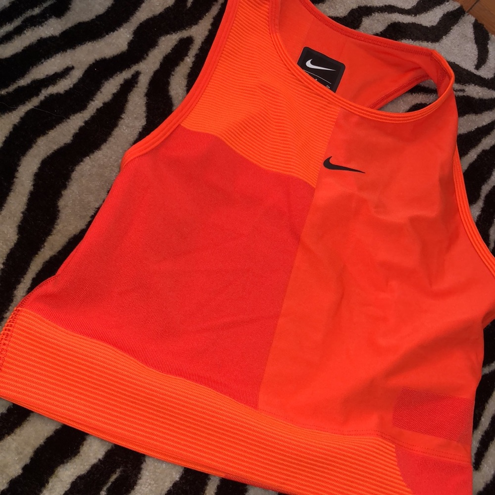 Colorblock Nike top - Picture 4 of 4